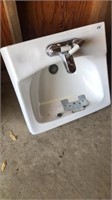 Porcelain sink (used)