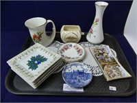 TRAY: ASSORTED PORCELAIN DÉCOR ITEMS