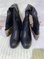 WOMAN BOOTS SIZE 10