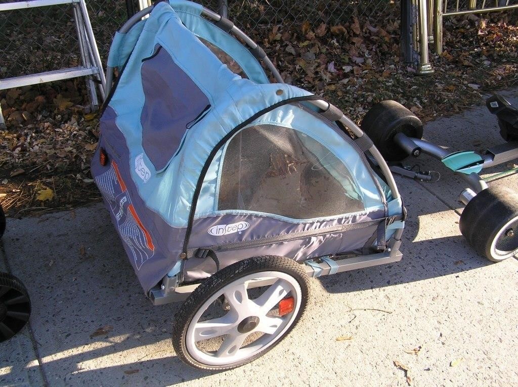 Instep child or pet pull behind bike transporter