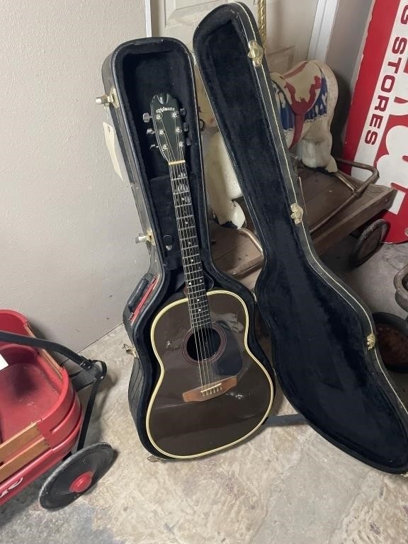 Applause guitar with case