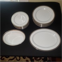 17 pcs. Noritake Queen's Platinum