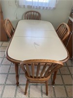 Wooden Kitchen Tble w. 4 Chairs