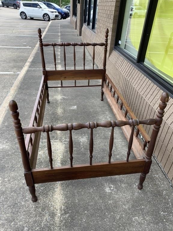 VINTAGE WOOD YOUTH SIZE BED - COMPLETE