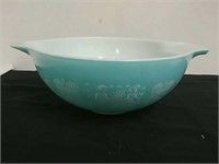Vintage Pyrex 4-quart Bowl has nice color
