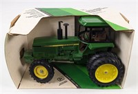 1/16 Ertl John Deere MFWD Row-Crop Tractor