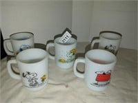 5 vintage Snoopy, Woodstock, FIRE-KING cups of