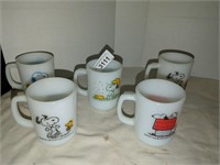 5 vintage Snoopy, Woodstock, FIRE-KING cups of