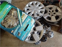 Assorted Wheel Hubcaps / Centers