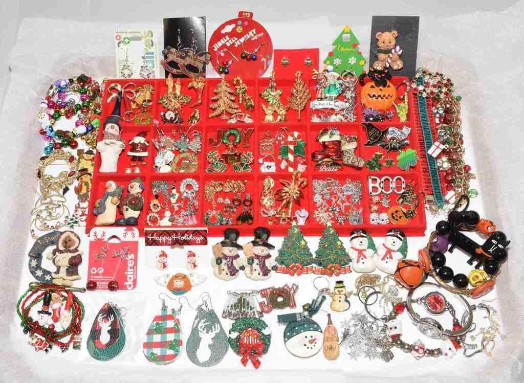 60+ MISCELLANEOUS PIECES OF CHRISTMAS COSTUME