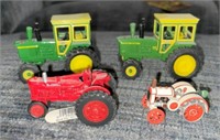 Die Cast Tractor Lot:  John Deere, Farmall, 1:64