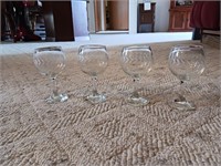 Set of 4 wine glasses