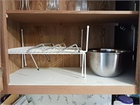 Mixing bowls with vase and wire rack