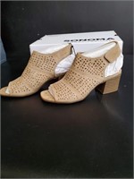 Women's Sonoma Shoes sz 7 NIB