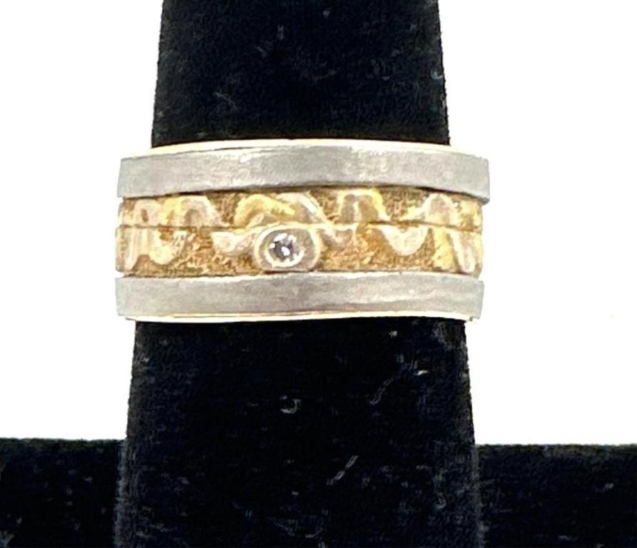 18K Gold Ring w/ Round Diamond & Silver Striped