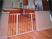 Safety 1st Easy Install extra tall and wide gate