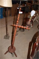 WOODEN SPINDLE FLOOR LAMP WITH AMBER GLASS