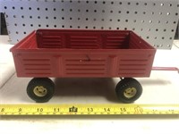 Ertl 1/16 red wagon, metal