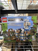 LEGO Minecraft the Llama Village Farm House Toy