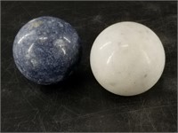 Lot of 2 Crystal spheres: 1 is calcite, both about