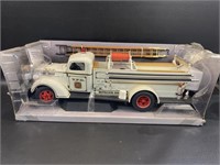 Danbury Mint 1941 Ford Fire Truck 1:16 Scale