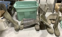 5 Servlis pairs of rubber boots - size 10