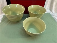 SET OF 3 VINTAGE PLASTIC NESTING BOWLS