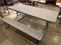 COLLAPSIBLE OUTDOOR PICNIC TABLE