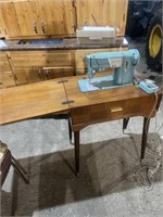 Working singer sewing machine in cabinet