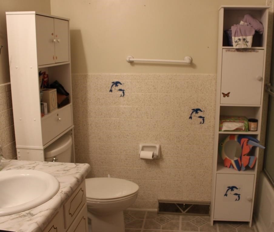 2 White Bathroom Shelves