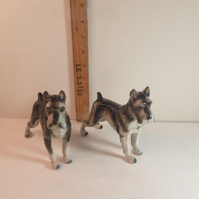 2 ceramic dogs (SH)