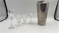 Cocktail shaker & miniature glasses