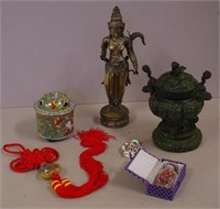 Quantity of Oriental items