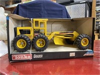 Metal Tonka grader tractor toy
