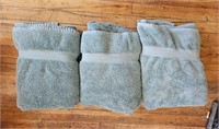 Lot of 3 Bath Towels