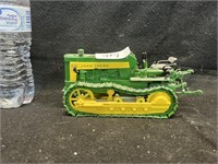 1/16 SCALE JOHN DEERE CRAWLER 430 DIECAST TRACTOR