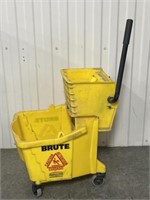 Brute Mop Bucket