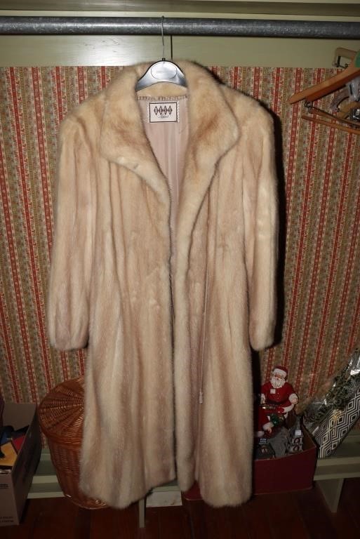 Hess Apparel Arcturus Emba mink fur coat with Peg