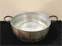 Large Cooking Pot w/ Handles