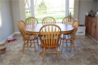 Oak pedestal table with 6 matching arrow back