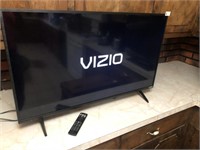 Vizio 40" Smart TV & Remote