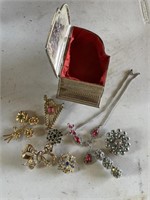 Piano style jewelry box with jewelry