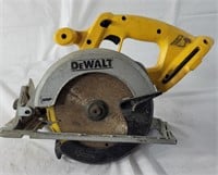 DeWalt cordless circular saw, missing battery,