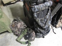 2 hunting backpacks
