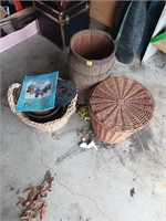 WOODEN KEG,2 WICKER BASKETS,CAN OF 45 RECORDS