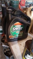 2-5 Quarts Jugs Castrol Synthetic 10w-30 Oil