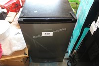 hisense compact refrigerator - not tested