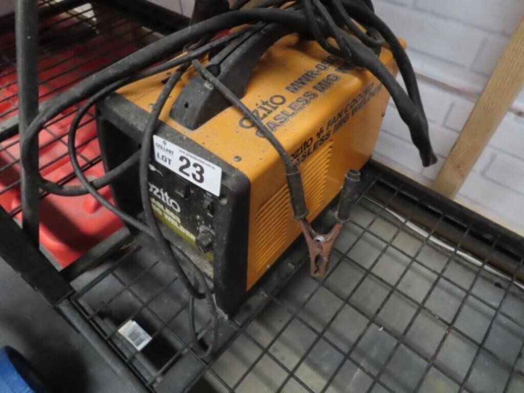 Ozito Gasless Mig Welder MWR090 240V