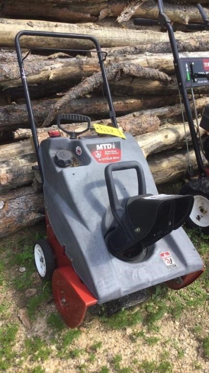 MTD 4 cycle snow blower (runs)