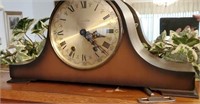 Tradition mantle clock with key